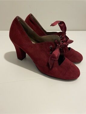 Aerosoles Brand Women's size 7 Burgundy Ribbon Lace Up Block Heel Pumps "Suede"